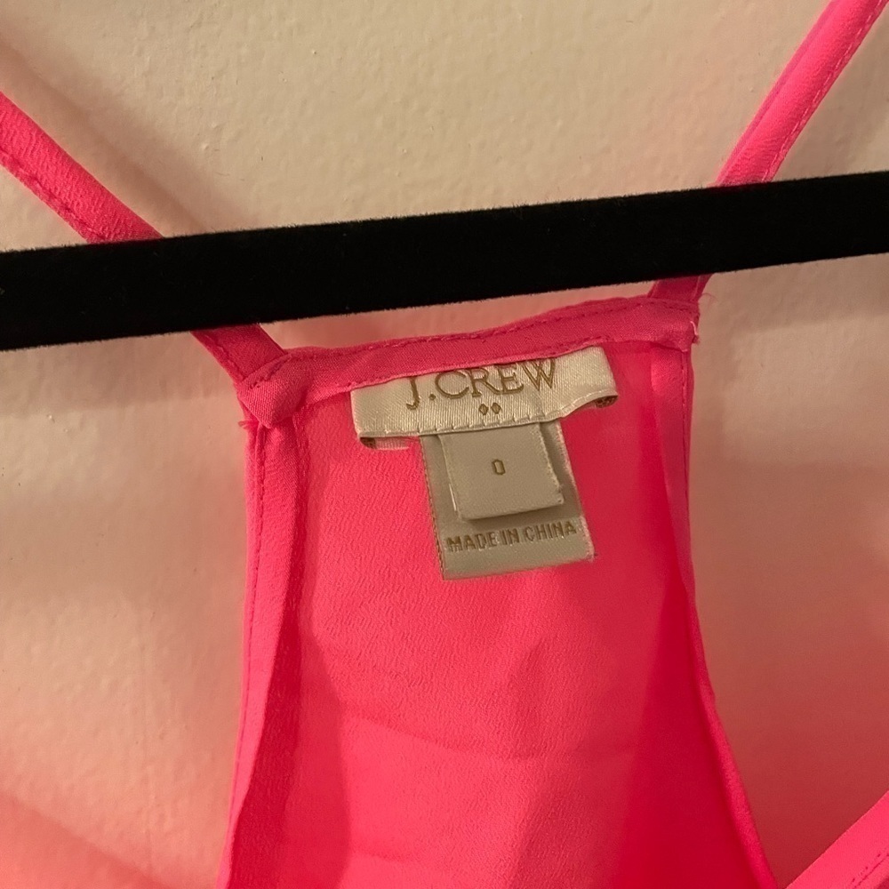 Jcrew hot pink racer back tank top blouse
Size 0
Condition 9/10 no flaws - Picture 5 of 8